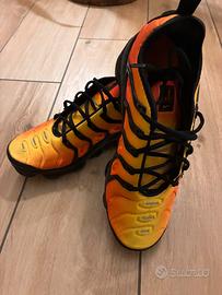 NIKE Air VaporMax VN Orange