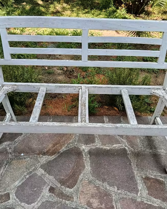Panchina da giardino in legno