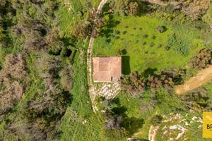 Villa immersa nel verde a Santa Margherita Belice