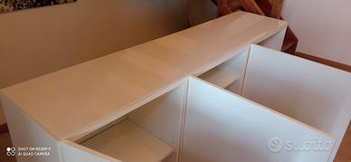 Mobile sala Ikea bianco con top vetro