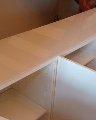 Mobile sala Ikea bianco con top vetro