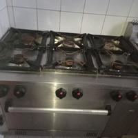 cucina professionale  om gas 105 x70 cm
6 fornelli