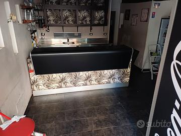 Banco bar refrigerato e retro banco