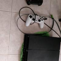Playstation 4 in buono stato con 2 controller