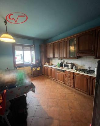 Appartamento di 130 m² con 5 locali e box auto a L