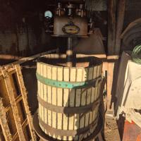 Torchio idraulico da vino d’epoca