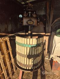 Torchio idraulico da vino d’epoca