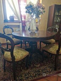 Tavolo antico con 5 sedie