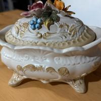 Elegante bomboniera in porcellana italiana