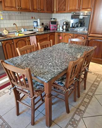 Tavolo in legno con piano in marmo + 6 sedie