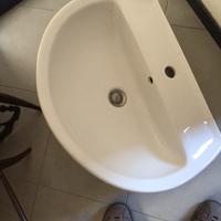 Lavabo da bagno in ceramica