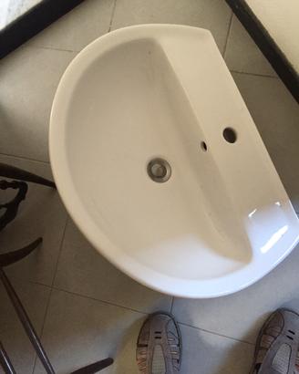 Lavabo da bagno in ceramica