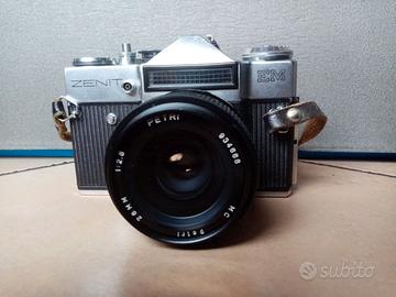 Macchina fotografica Zenit EM + Obiettivo Petri 28