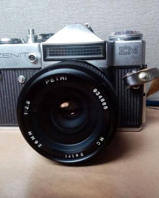 Macchina fotografica Zenit EM + Obiettivo Petri 28