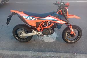 KTM SMC 690 R  2023 Come Nuova  2177 KM