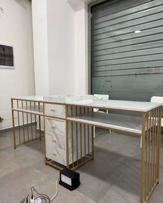 Tavolo/ postazione unghie