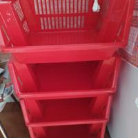 Contenitore in plastica rosso