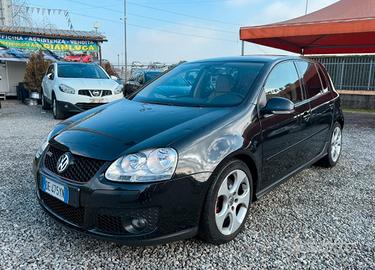 Vengo stupenda Volkswagen Golf 5 GTI