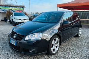 Vengo stupenda Volkswagen Golf 5 GTI