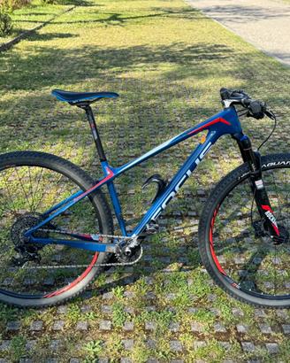 Mountain Bike Focus in Carbonio - Taglia S