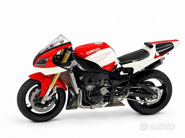 Modello Yamaha R1 tipo R7 - 2001