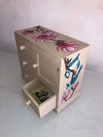 Mobiletto dipinto a mano Vintage