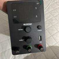 Alimentatore da banco MAI USATO