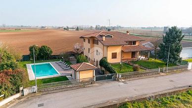 VILLA SINGOLA A CURTATONE