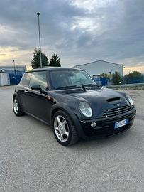 Mini Cooper R50 2004