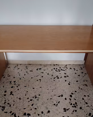 scrivania/ tavolo da lavoro
