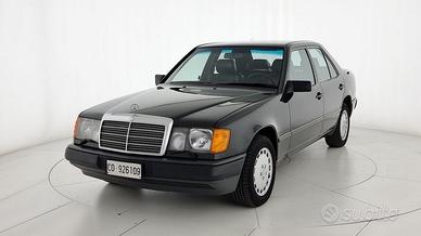 Mercedes-Benz Serie 200-320 300 E 4 Matic sol...