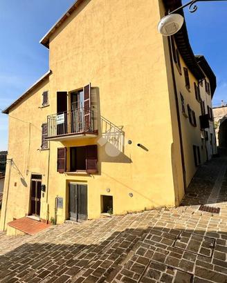 4 LOCALI A GUALDO TADINO