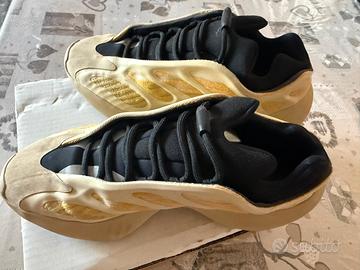 Adidas yeezy 700 V3