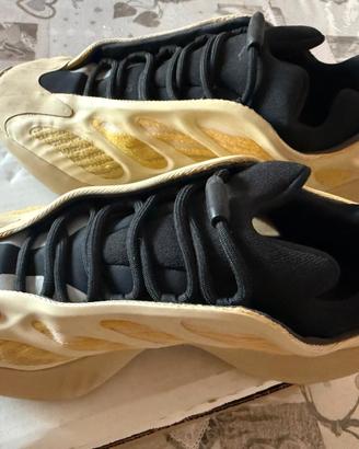 Adidas yeezy 700 V3