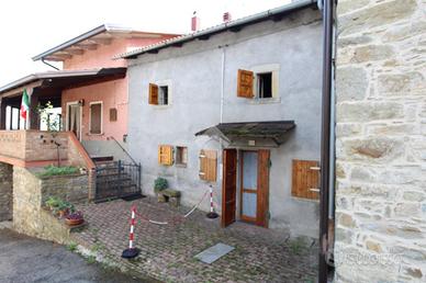 CASA DI CORTE A TOANO