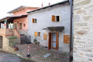 CASA DI CORTE A TOANO
