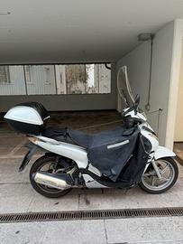 Honda Sh 125 i con parabrezza e bauletto originali