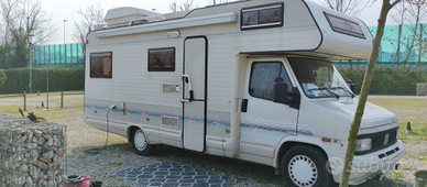 Camper mansardato Adriatik 450 6 posti