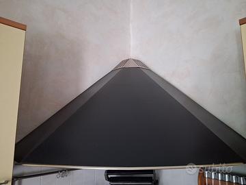 Cappa aspirante d'angolo motorizzata