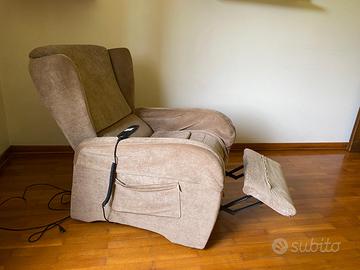 POLTRONA ELETTRICA RECLINABILE PER ANZIANI