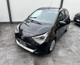 Toyota Aygo Connect 1.0 VVT-i 72 CV 5 porte x-play