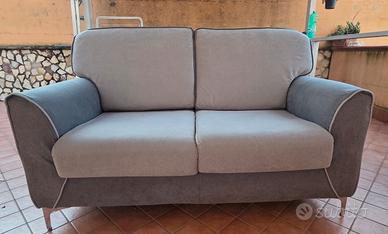 divano 2 posti con braccioli
