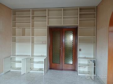 parete attrezzata in legno massello 