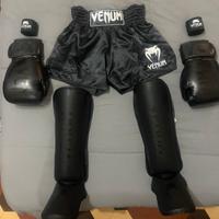 Venum guantoni, pantaloncini, fasce, para tibia