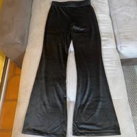 Pantaloni morbidi a campana