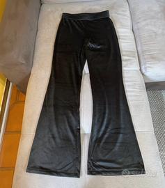 Pantaloni morbidi a campana