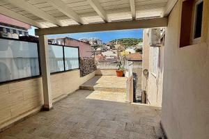 Casa indipendente con tre appartamenti