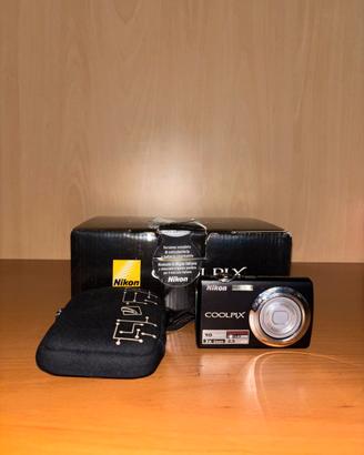 Nikon Coolpix S220 nera  + custodia Tucano