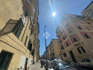 2 LOCALI A NAPOLI