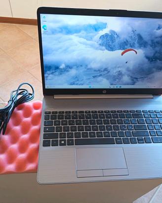HP 250 15,6" FHD 8-core i5-10gen 16GB 256GB MVMe